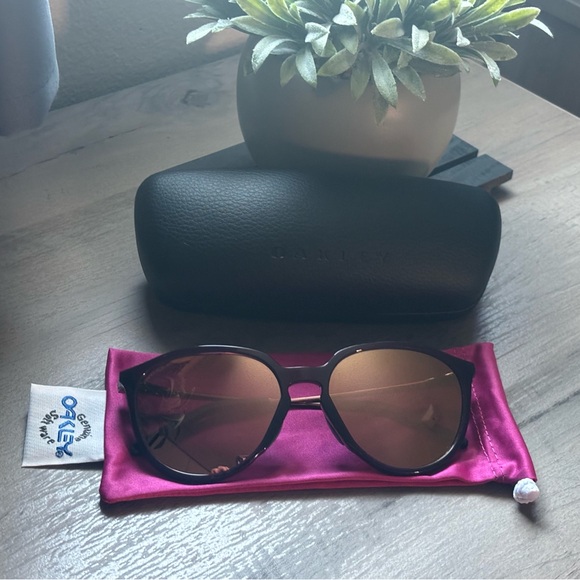 Oakley Accessories - Oakley Women's Sielo Sunglasses